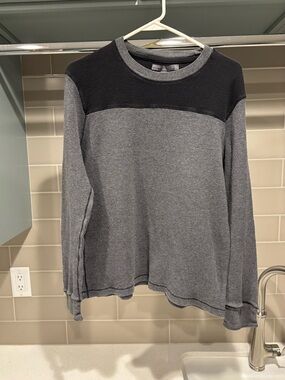 Y2K Old Navy Two Toned Black and Grey Thermal Long Sleeve Shirt Size L Womens